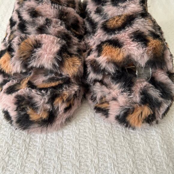 Steve Madden Women Fuzzy Animal Plush Pink Slippers Y2K Mobwife Size Medium 7/8 - Picture 3 of 8